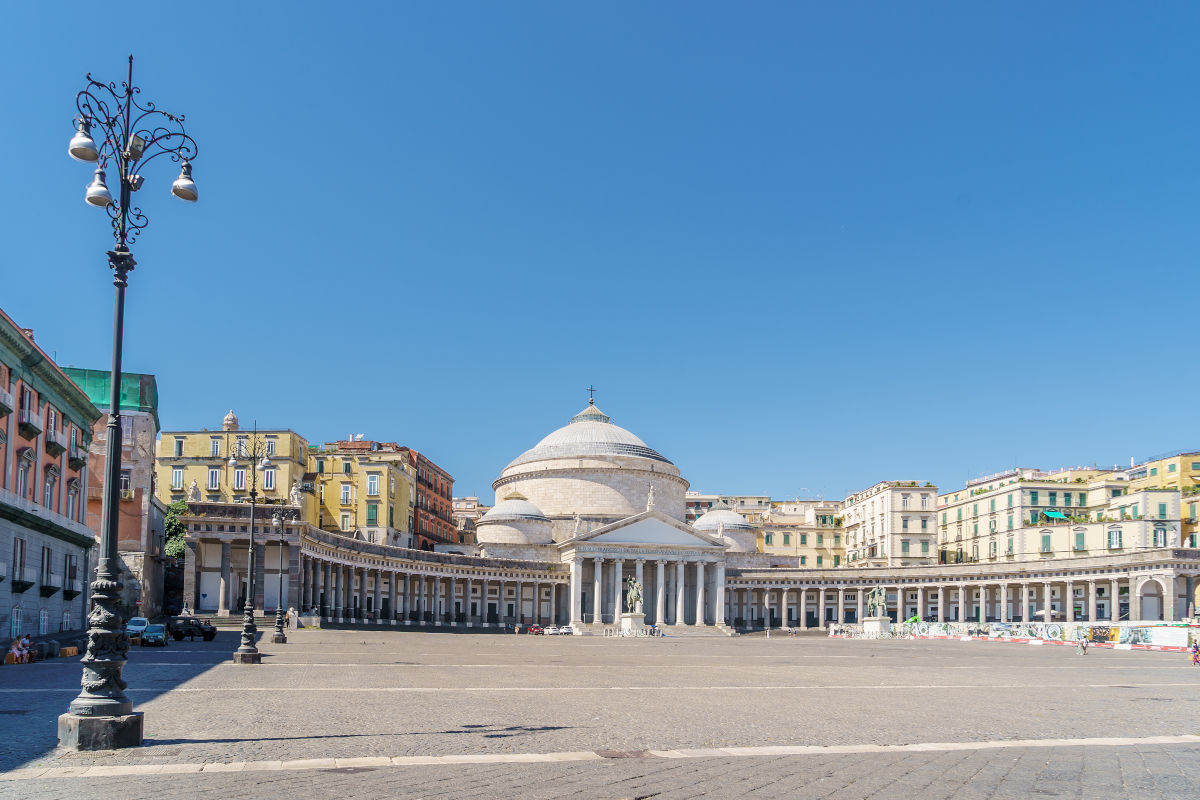 A Napoli stop di 3 anni ad apertura di nuove attività food and beverage in centro